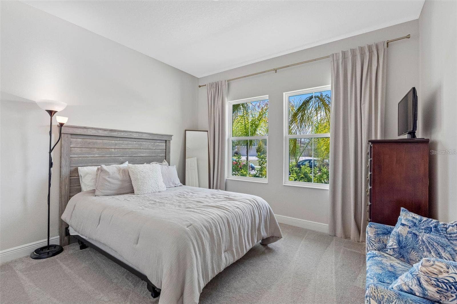 14868 SUMMER BRANCH DRIVE, Lithia, FL 33547 First-floor bedroom, ideal for guests or a home office