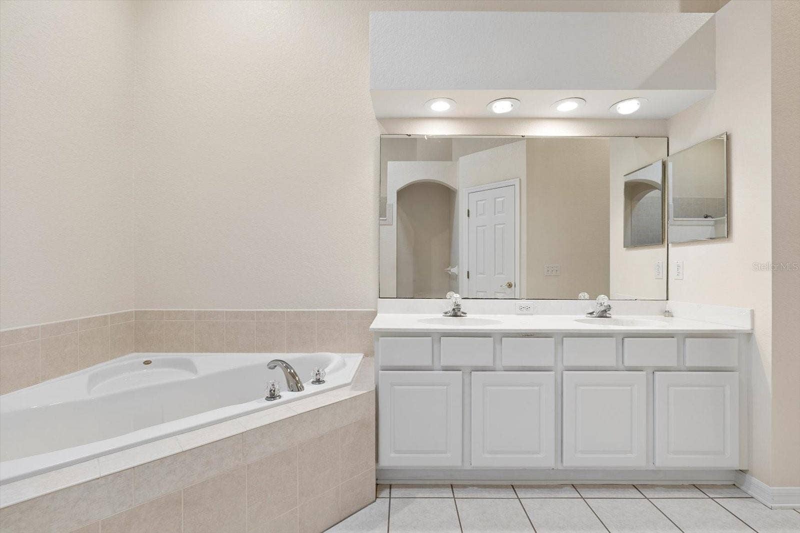 6864 BENDELOW DRIVE, Lakeland, FL 33810 6864 BENDELOW DRIVE, Lakeland, FL 33810