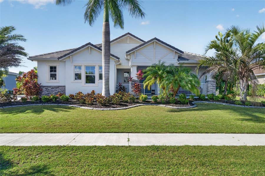 Property photo for 816 MANNS HARBOR DRIVE, Apollo Beach, FL
