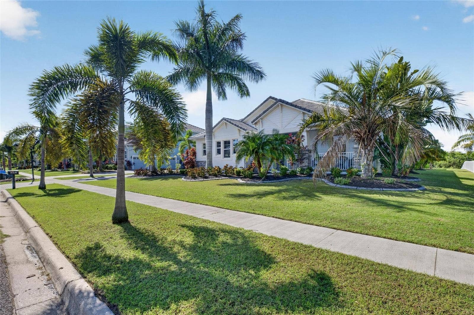 816 MANNS HARBOR DRIVE, Apollo Beach, FL 33572 816 MANNS HARBOR DRIVE, Apollo Beach, FL 33572