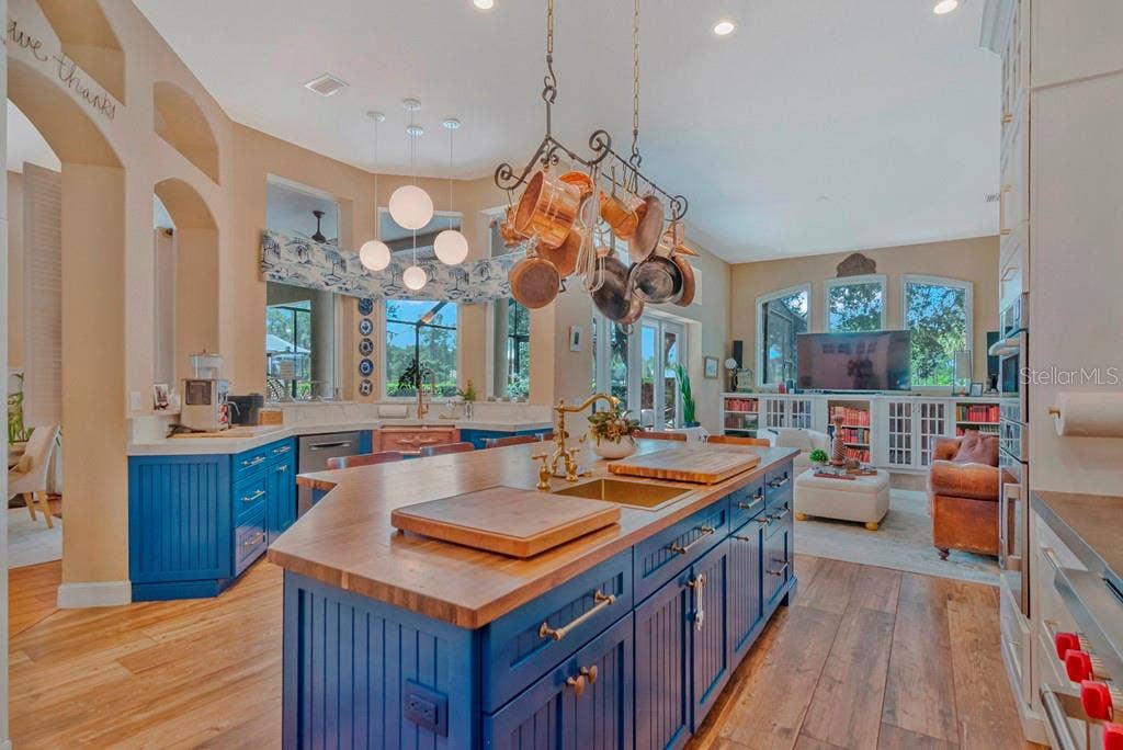 5907 CHERRY OAK DRIVE, Valrico, FL 33596 *Expansive Storage and Countertop Space