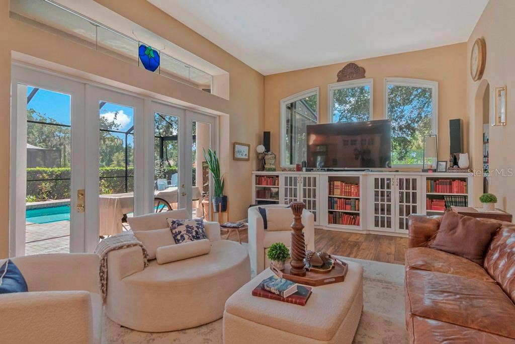 5907 CHERRY OAK DRIVE, Valrico, FL 33596 *Bright Living Space