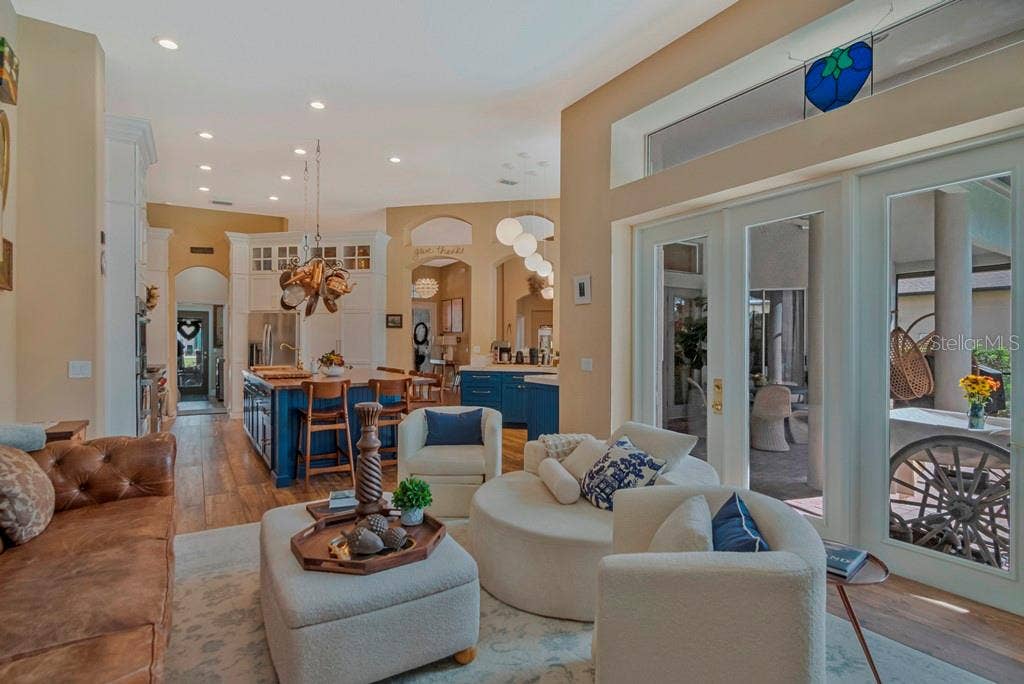 5907 CHERRY OAK DRIVE, Valrico, FL 33596 *Bright Living Space