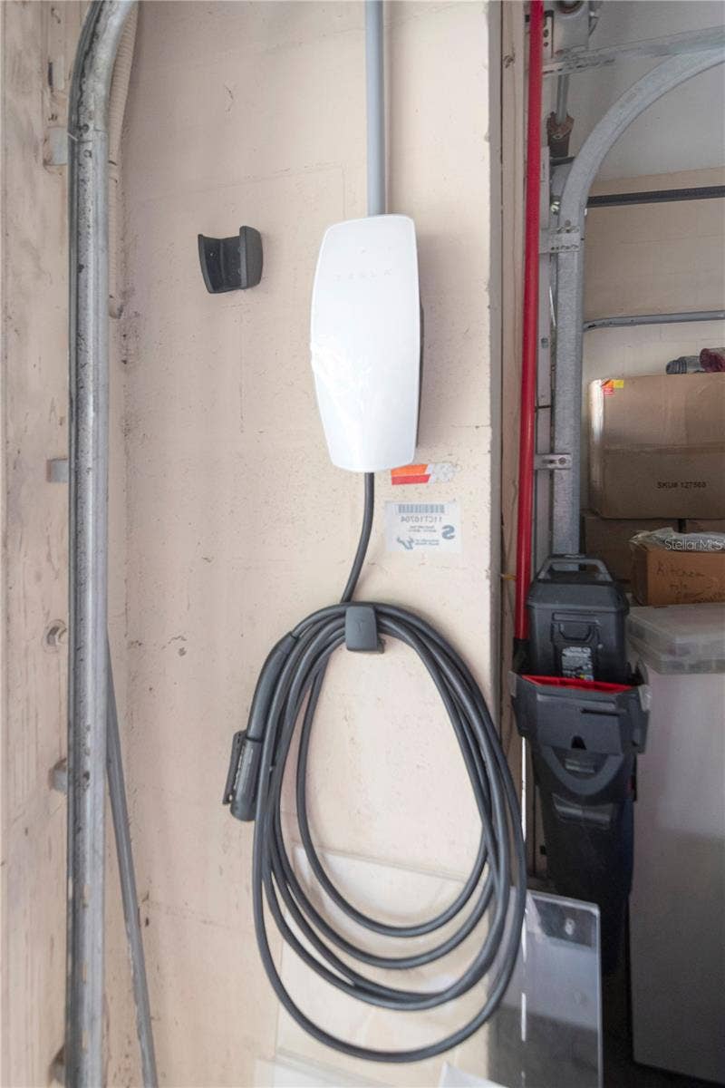 5907 CHERRY OAK DRIVE, Valrico, FL 33596 Car Charger Installed in the Garage