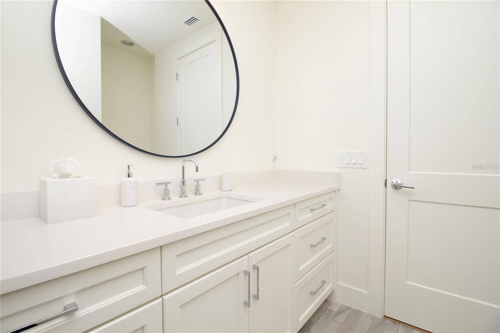 271 S JULIA CIRCLE, St Pete Beach, FL 33706 Bathroom Between Bedroom 4 & 5