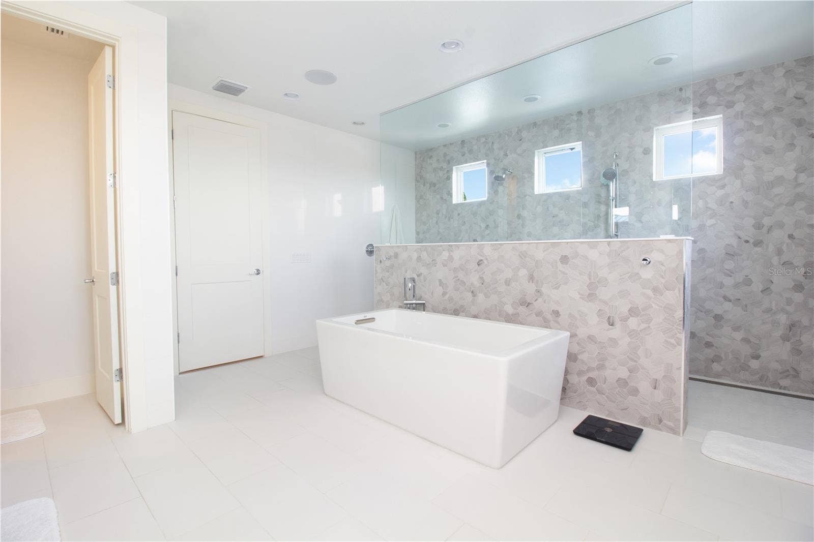 271 S JULIA CIRCLE, St Pete Beach, FL 33706 Primary En Suite