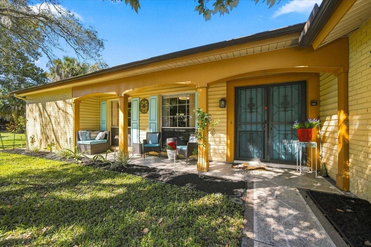 8109 RUMFORD COURT, Hudson, FL 34667 Front Porch