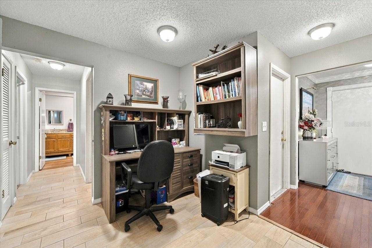 8109 RUMFORD COURT, Hudson, FL 34667 Desk Space