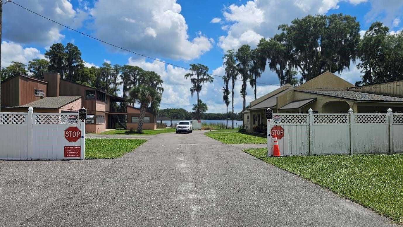 21335 COAKLEY LANE, #B-Loft, Land O Lakes, FL 34639 21335 COAKLEY LANE, #B-Loft, Land O Lakes, FL 34639
