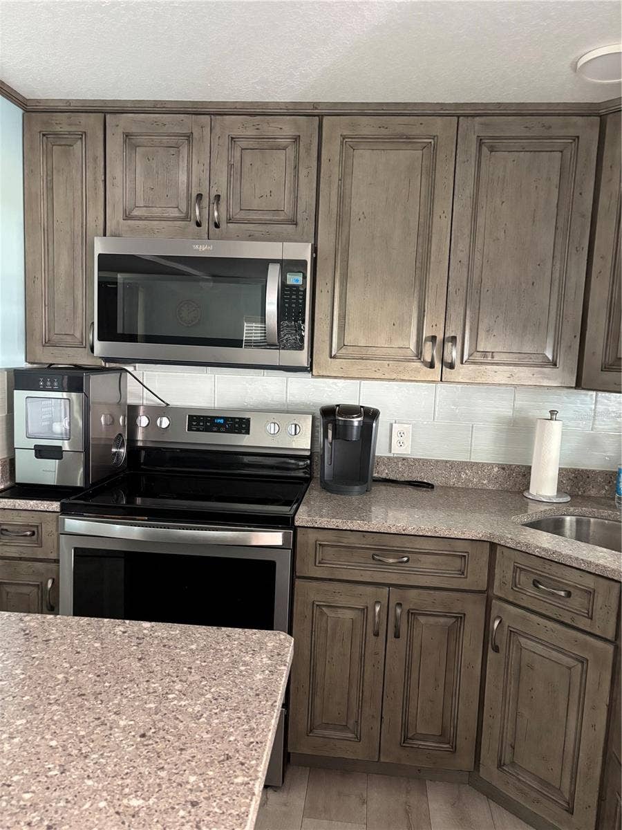 20 MOUNTAIN LAUREL DRIVE, Palm Harbor, FL 34684 kitchen