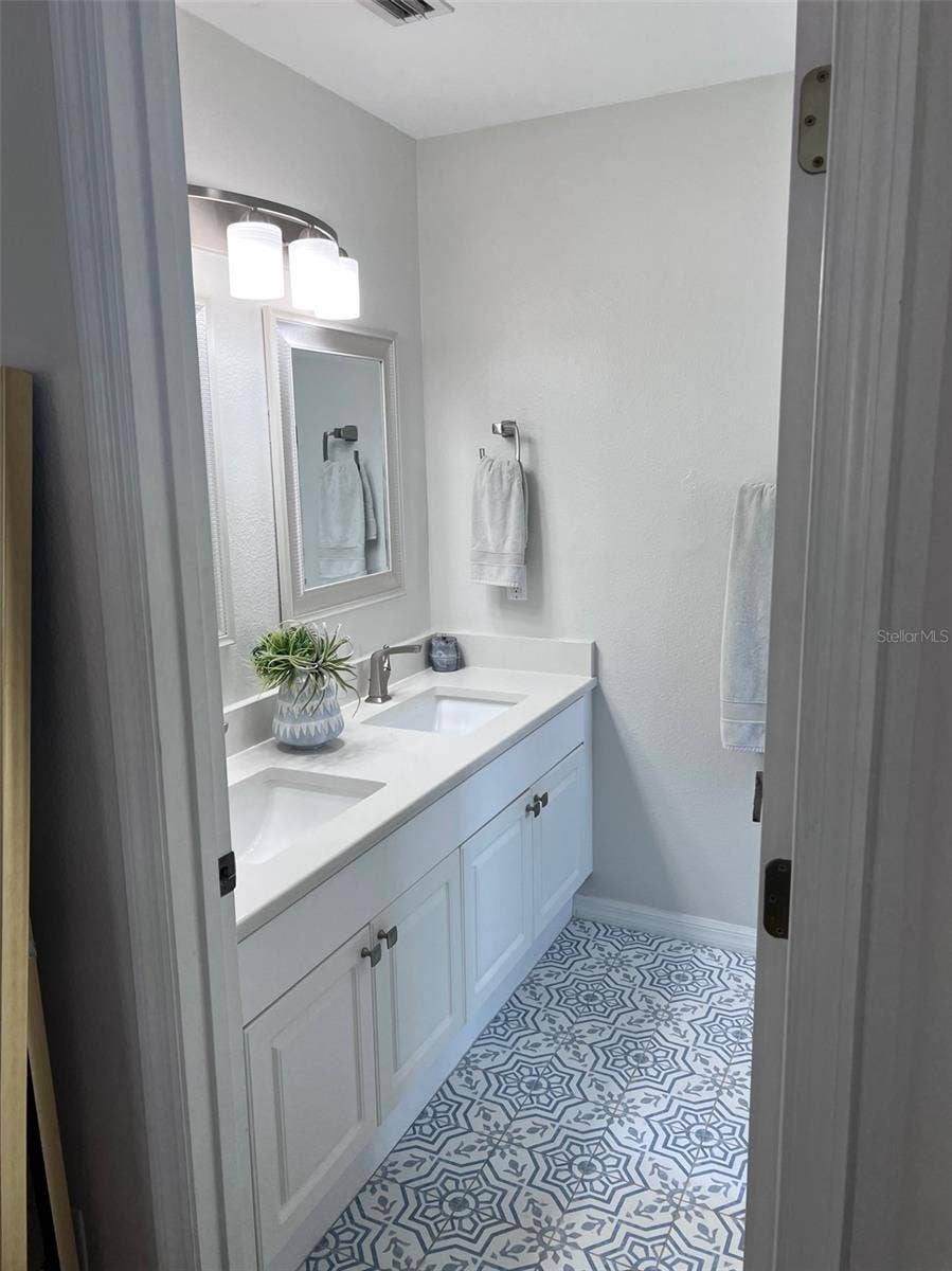 411 S MELVILLE AVENUE, #4, Tampa, FL 33606 411 S MELVILLE AVENUE, #4, Tampa, FL 33606