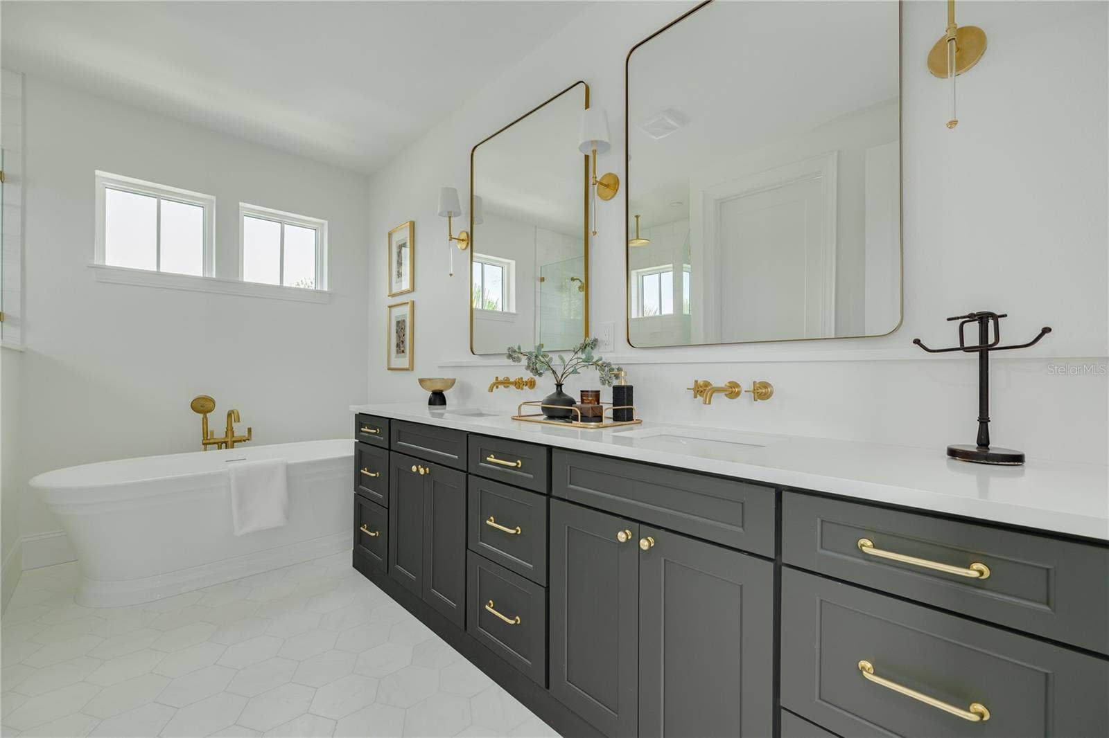 808 39TH AVENUE NE, St Petersburg, FL 33703 808 39TH AVENUE NE, St Petersburg, FL 33703