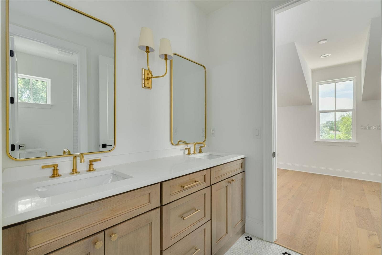 808 39TH AVENUE NE, St Petersburg, FL 33703 808 39TH AVENUE NE, St Petersburg, FL 33703