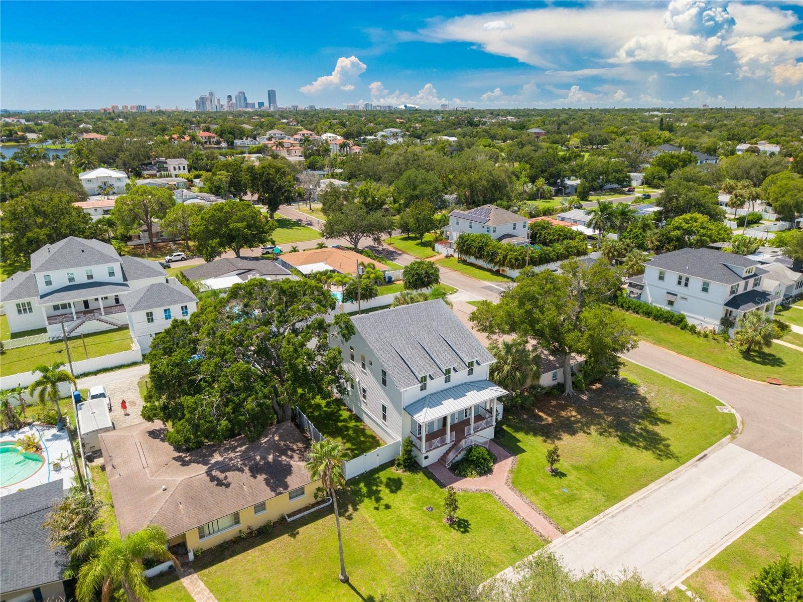 808 39TH AVENUE NE, St Petersburg, FL 33703 808 39TH AVENUE NE, St Petersburg, FL 33703