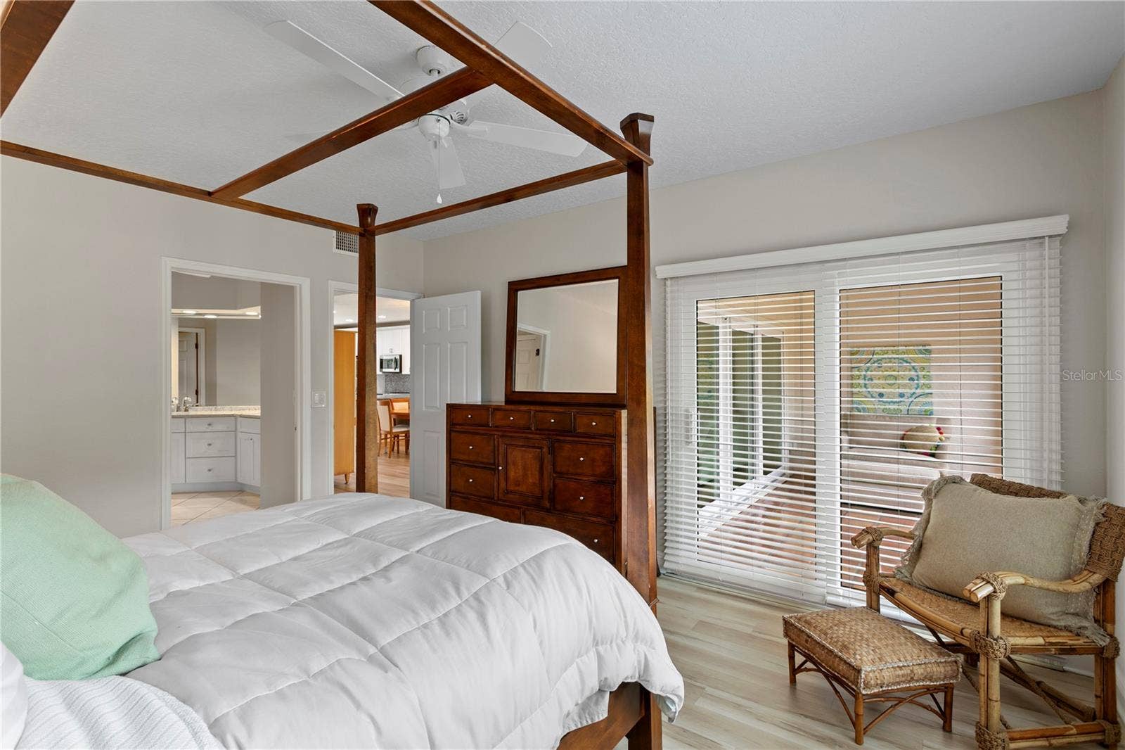 11301 HARBOR WAY, #1744, Largo, FL 33774 Open to the Lanai