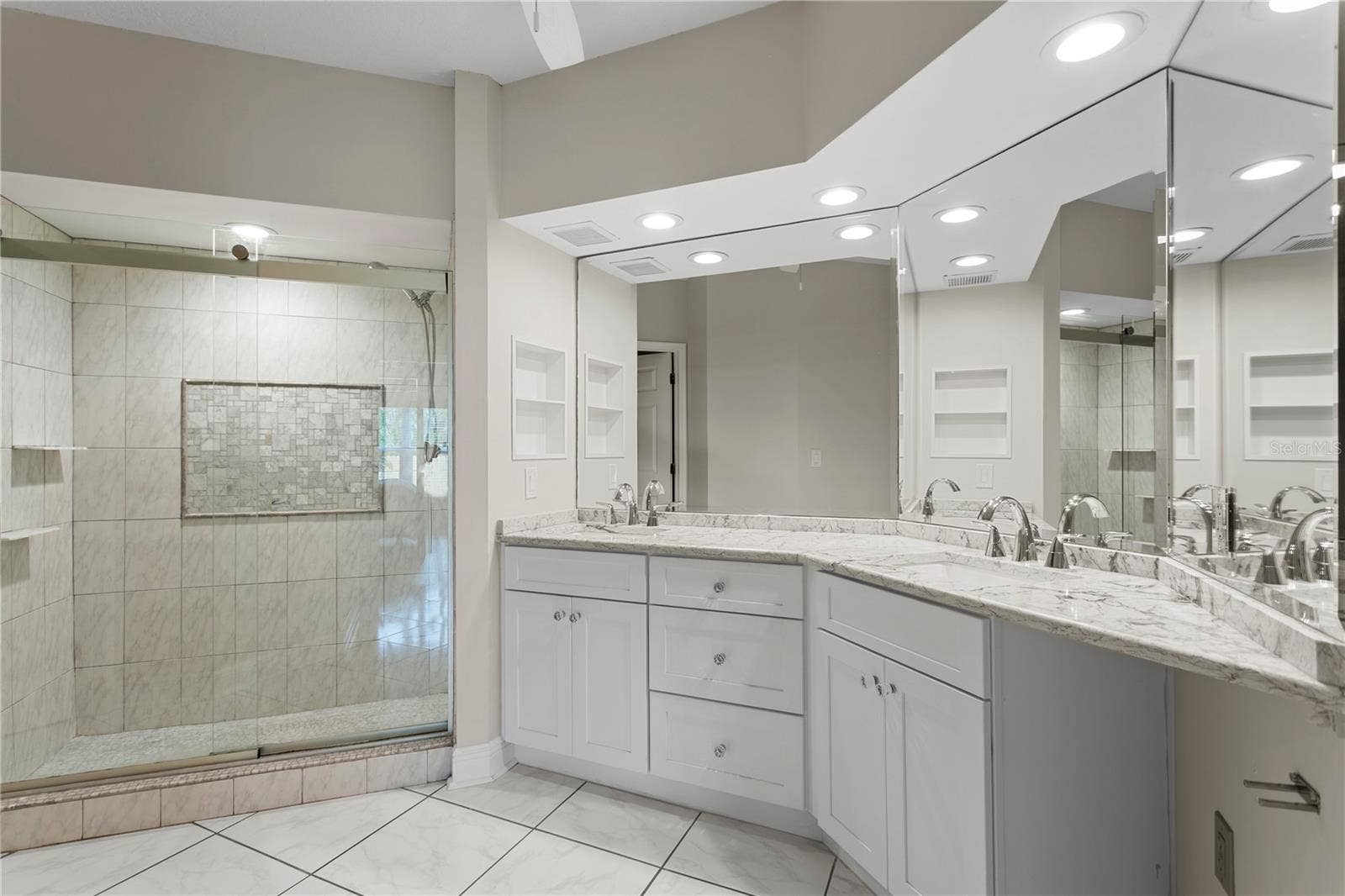11301 HARBOR WAY, #1744, Largo, FL 33774 En Suite Bath