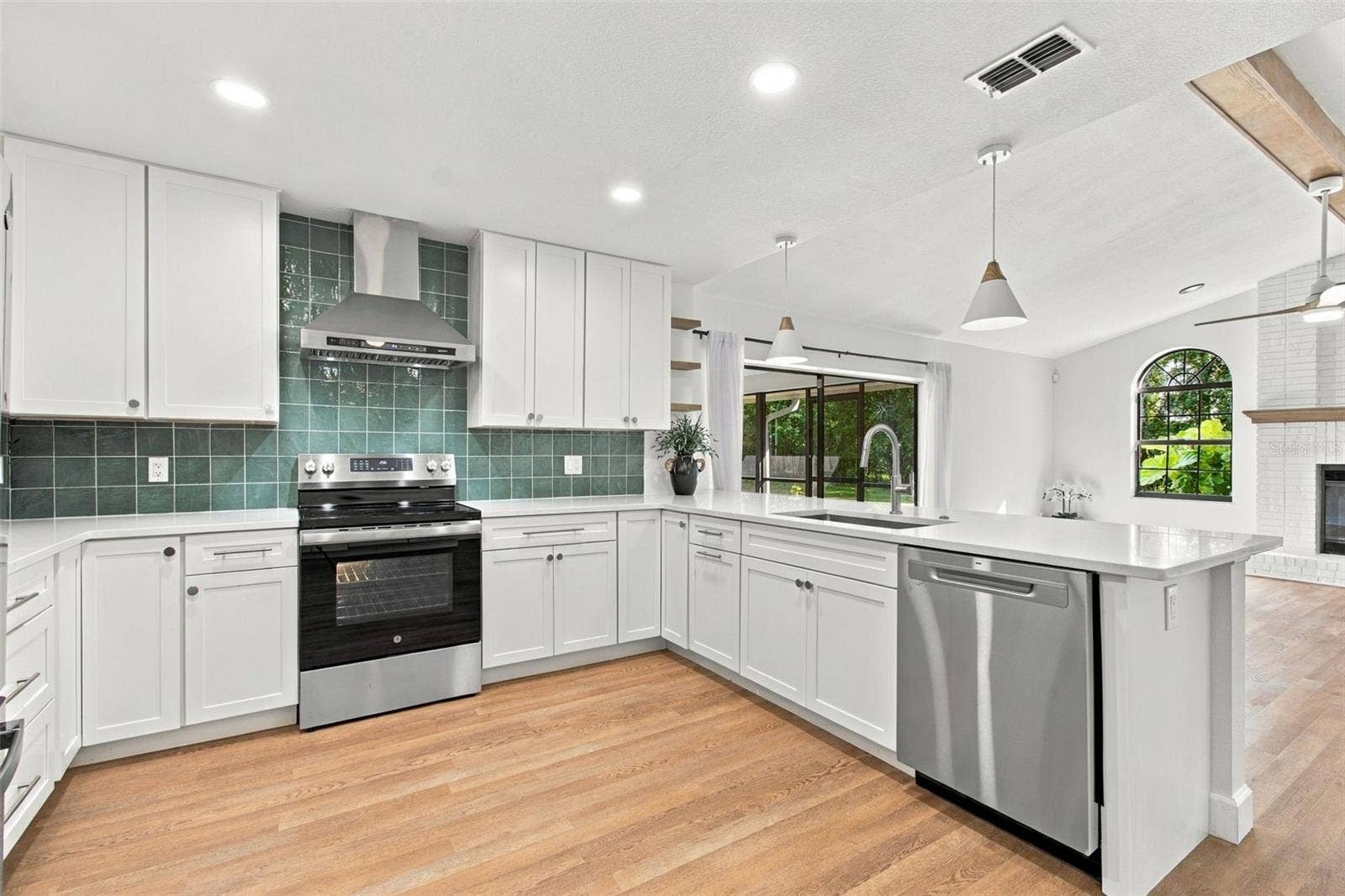16102 ANCROFT COURT, Tampa, FL 33647 16102 ANCROFT COURT, Tampa, FL 33647