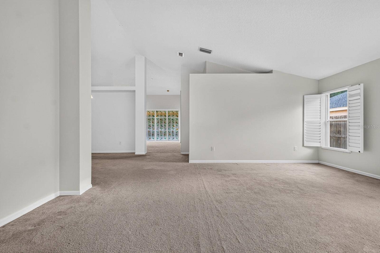 10527 SAN TRAVASO DRIVE, Tampa, FL 33647 Living Room