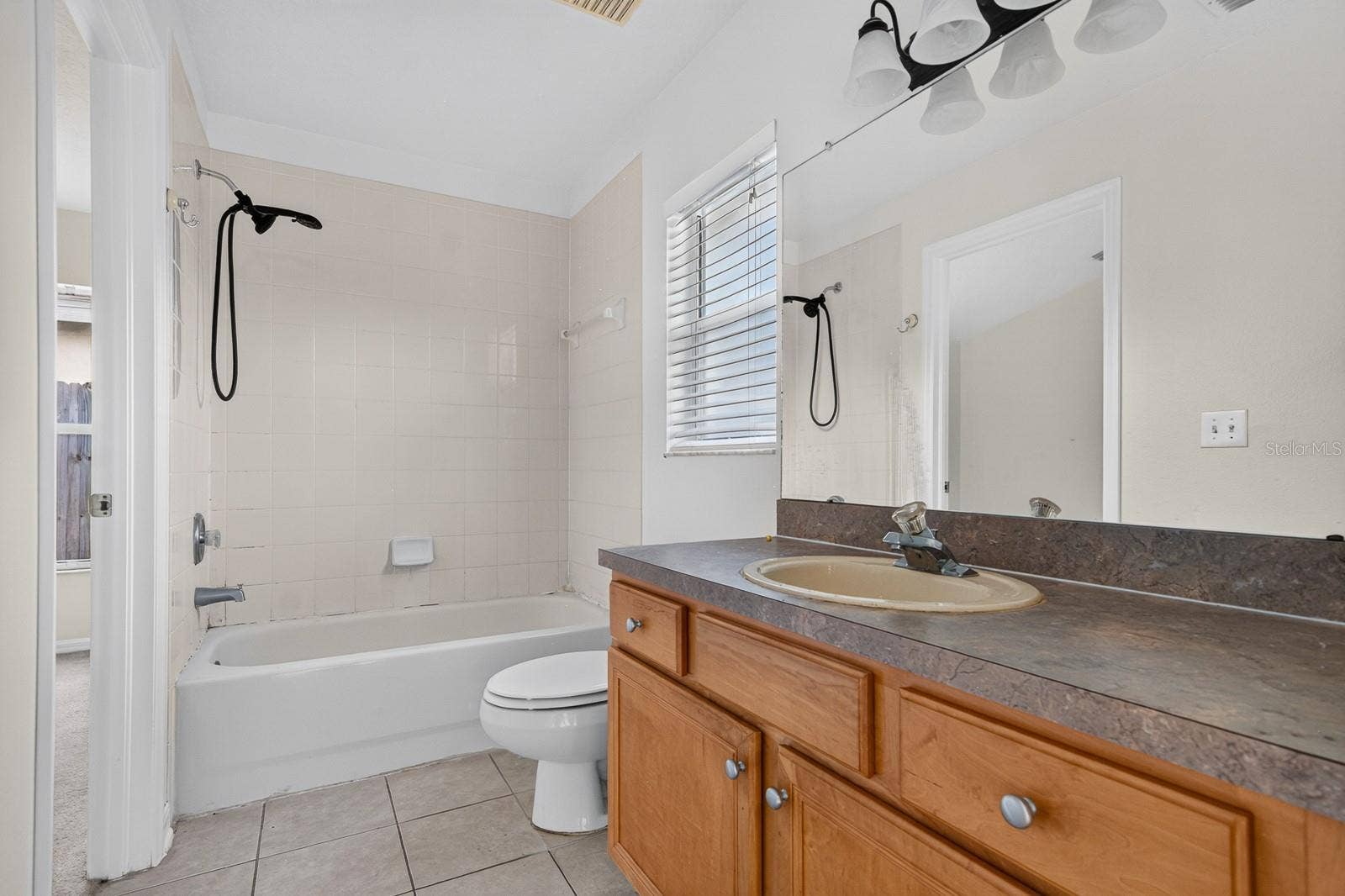 10527 SAN TRAVASO DRIVE, Tampa, FL 33647 Guest Bath