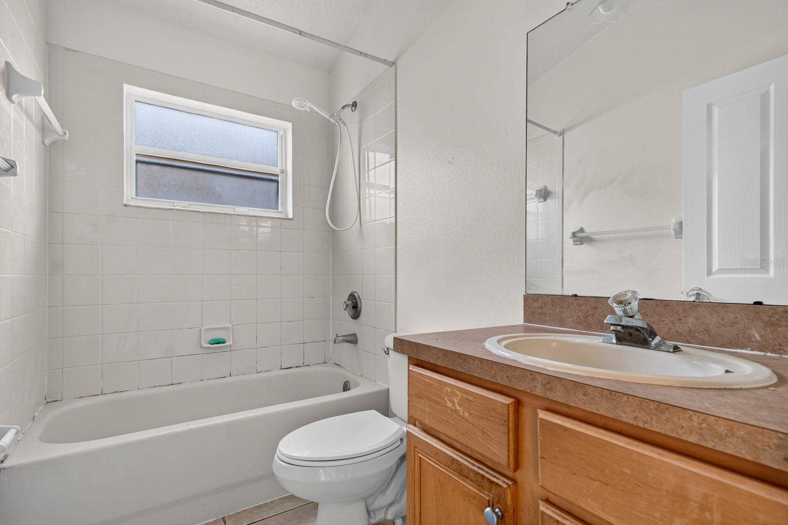10527 SAN TRAVASO DRIVE, Tampa, FL 33647 Guest Bath