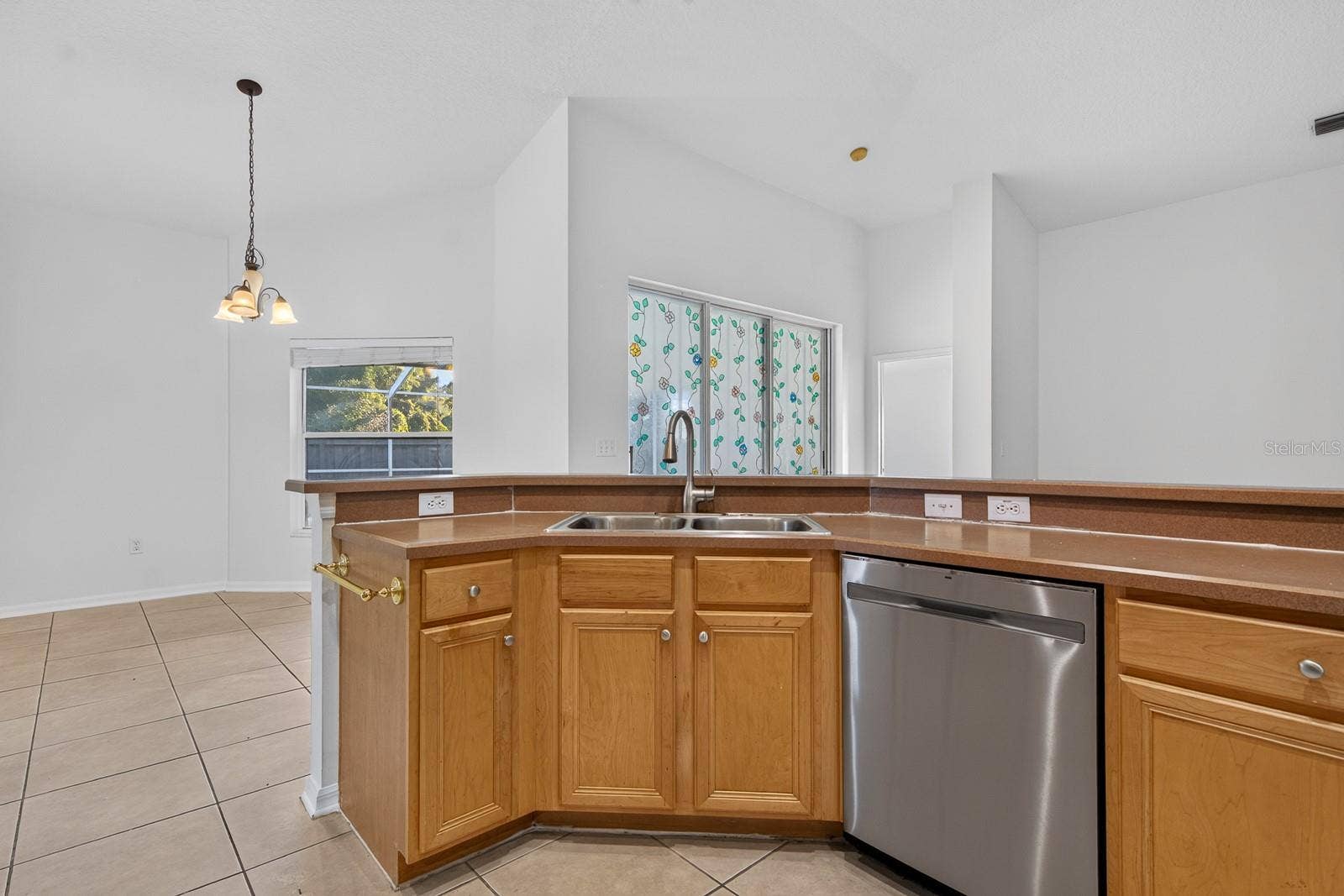 10527 SAN TRAVASO DRIVE, Tampa, FL 33647 Kitchen