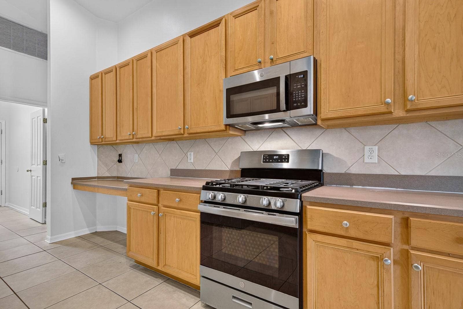 10527 SAN TRAVASO DRIVE, Tampa, FL 33647 Kitchen
