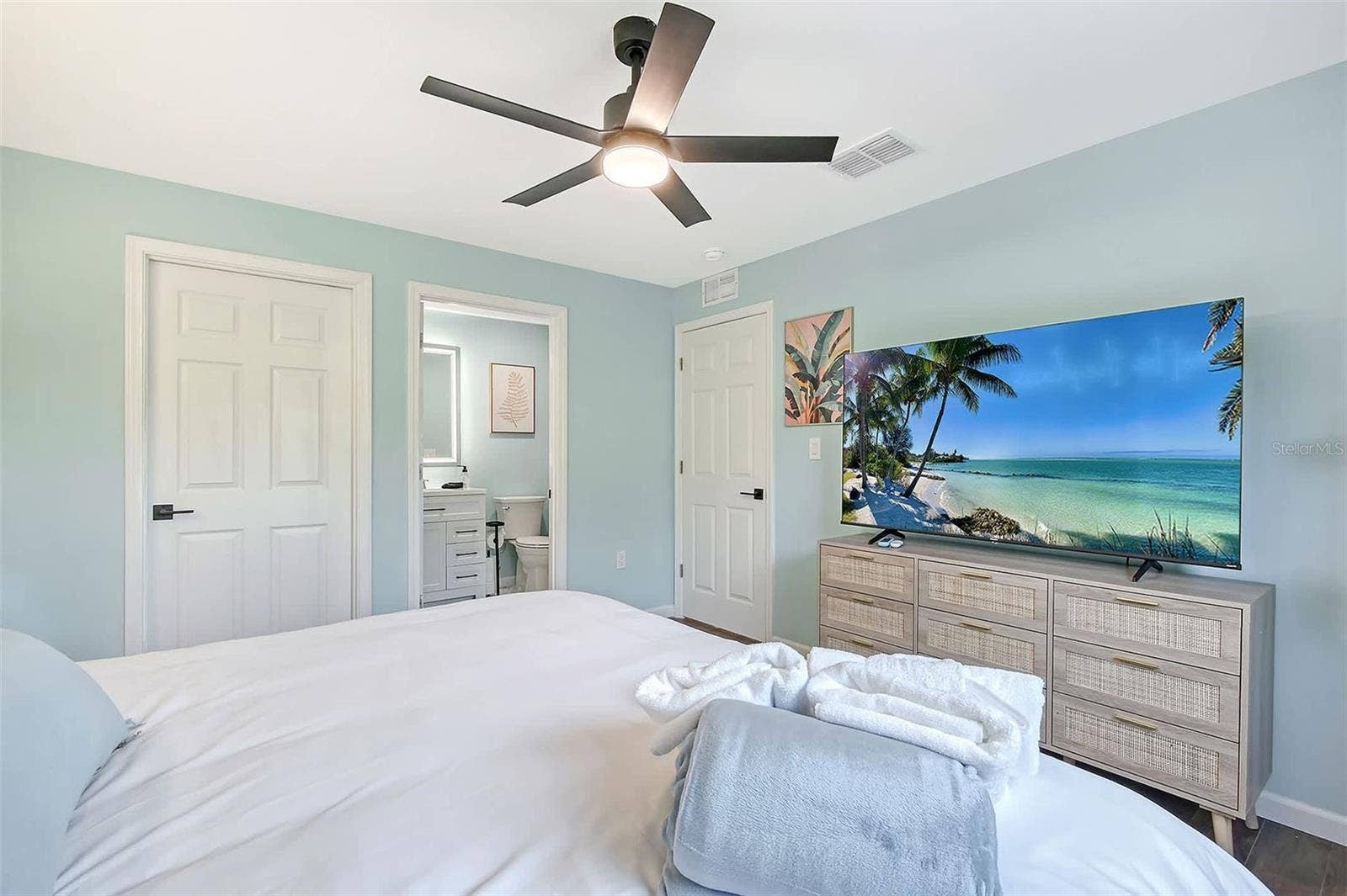 2704 49TH AVENUE W, Bradenton, FL 34207 2704 49TH AVENUE W, Bradenton, FL 34207