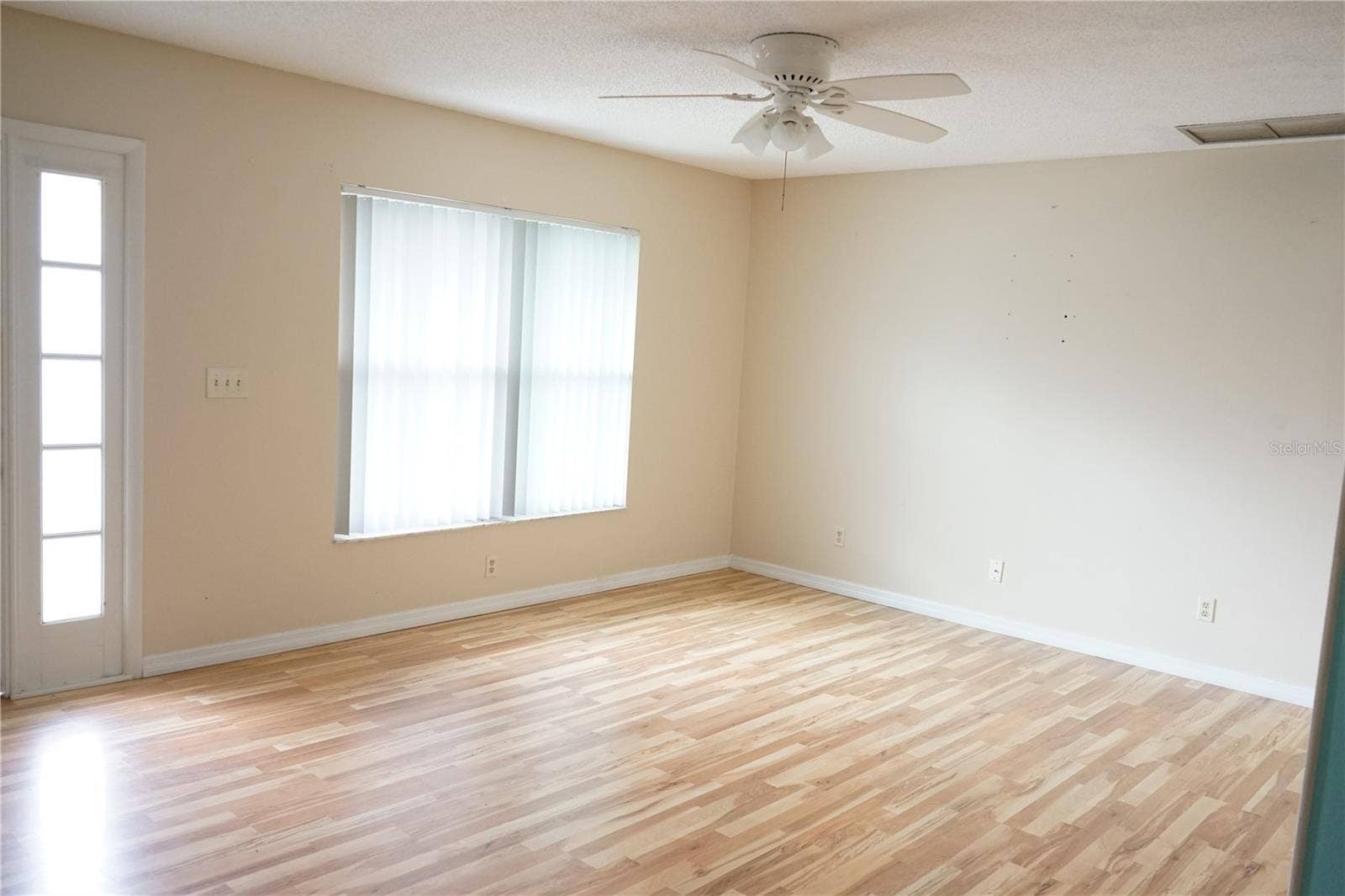 703 HUXLEY PLACE, Sun City Center, FL 33573 living room