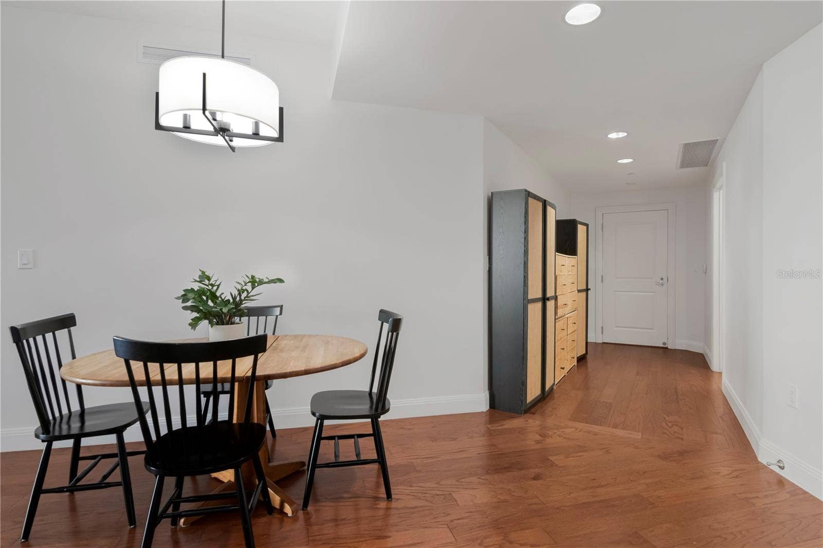 450 KNIGHTS RUN AVENUE, #803, Tampa, FL 33602 Eating Space Off Kitchen