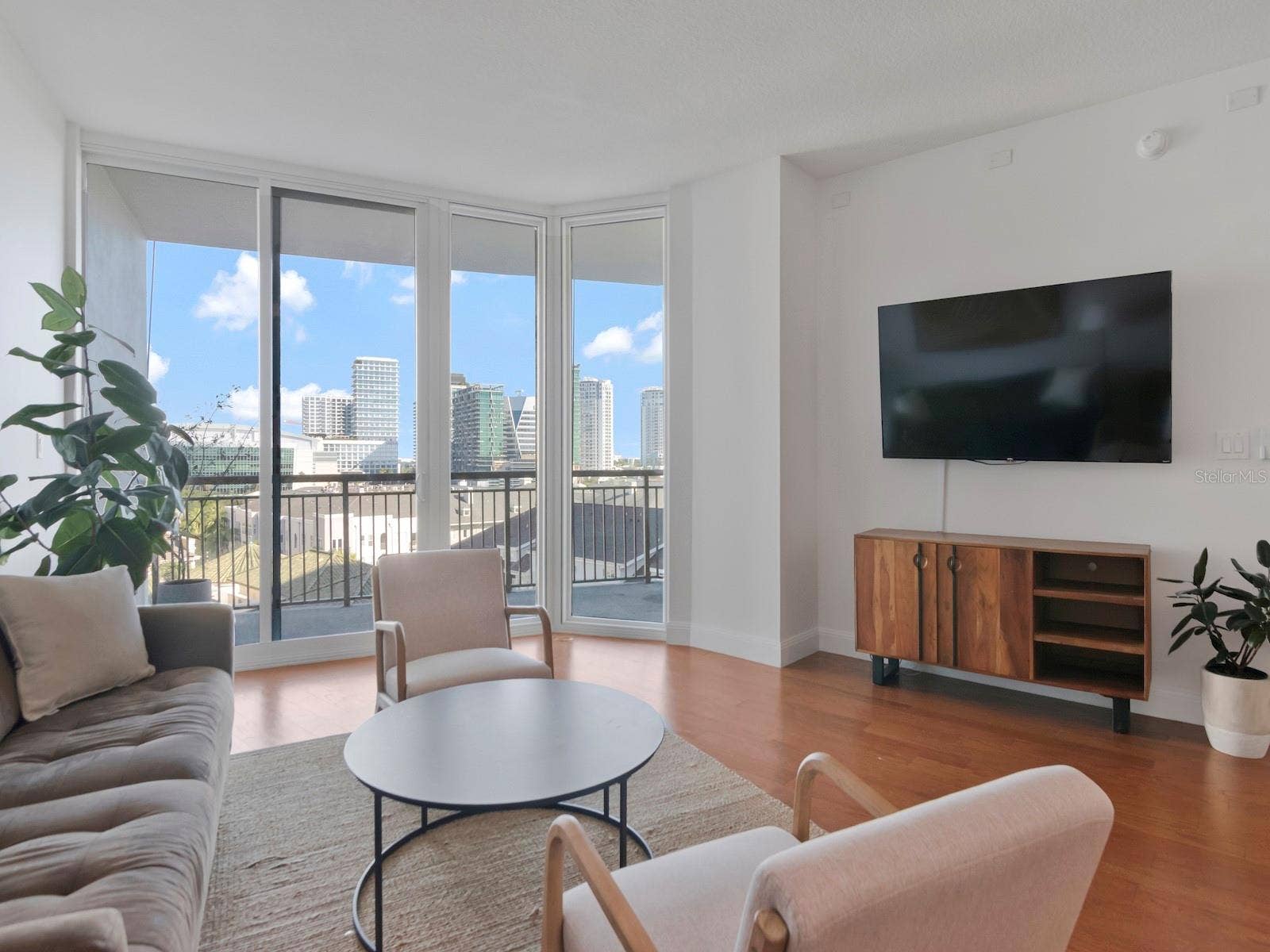 450 KNIGHTS RUN AVENUE, #803, Tampa, FL 33602 Light and Bright Family Room with Gorgeous Views