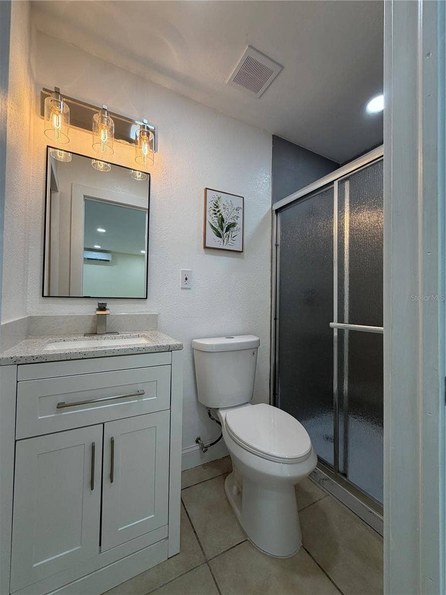 3318 W AILEEN STREET, Tampa, FL 33607 3318 W AILEEN STREET, Tampa, FL 33607