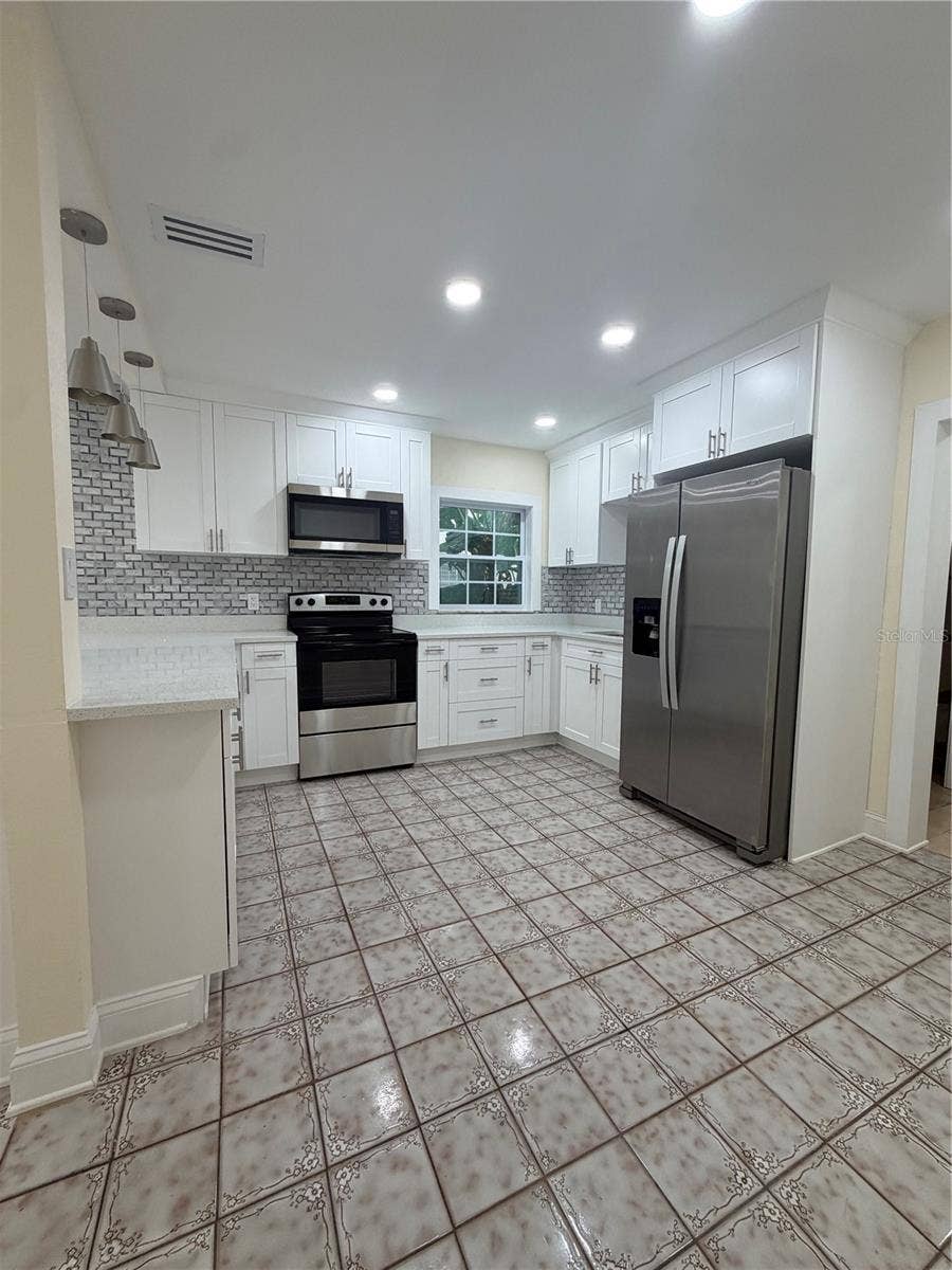 3318 W AILEEN STREET, Tampa, FL 33607 3318 W AILEEN STREET, Tampa, FL 33607