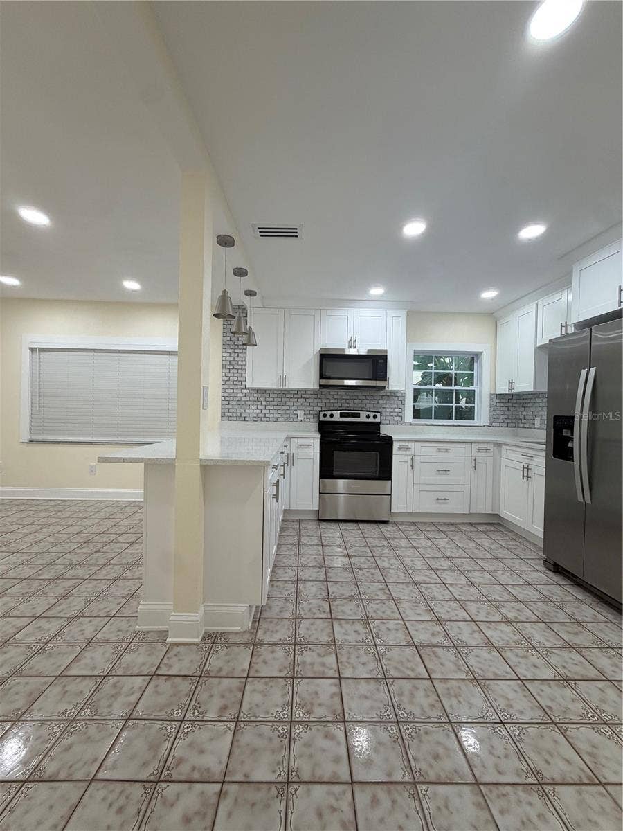 3318 W AILEEN STREET, Tampa, FL 33607 3318 W AILEEN STREET, Tampa, FL 33607