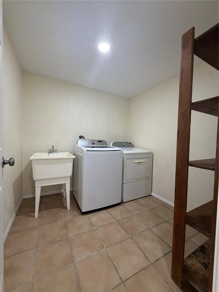 3318 W AILEEN STREET, Tampa, FL 33607 3318 W AILEEN STREET, Tampa, FL 33607