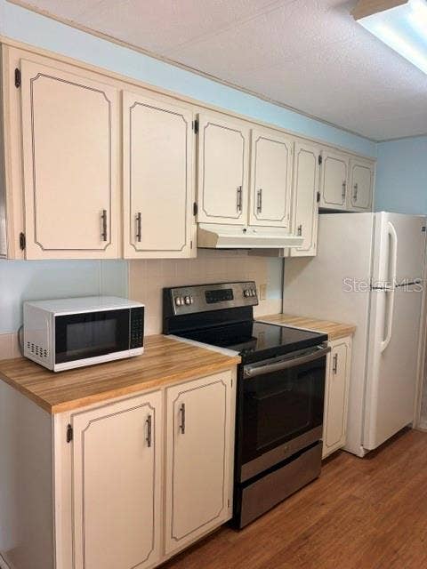 102 NATURE'S TRAIL, #79, Safety Harbor, FL 34695 Kitchen Side 2