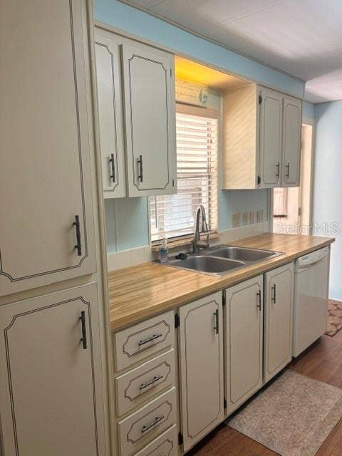 102 NATURE'S TRAIL, #79, Safety Harbor, FL 34695 Kitchen Side 1
