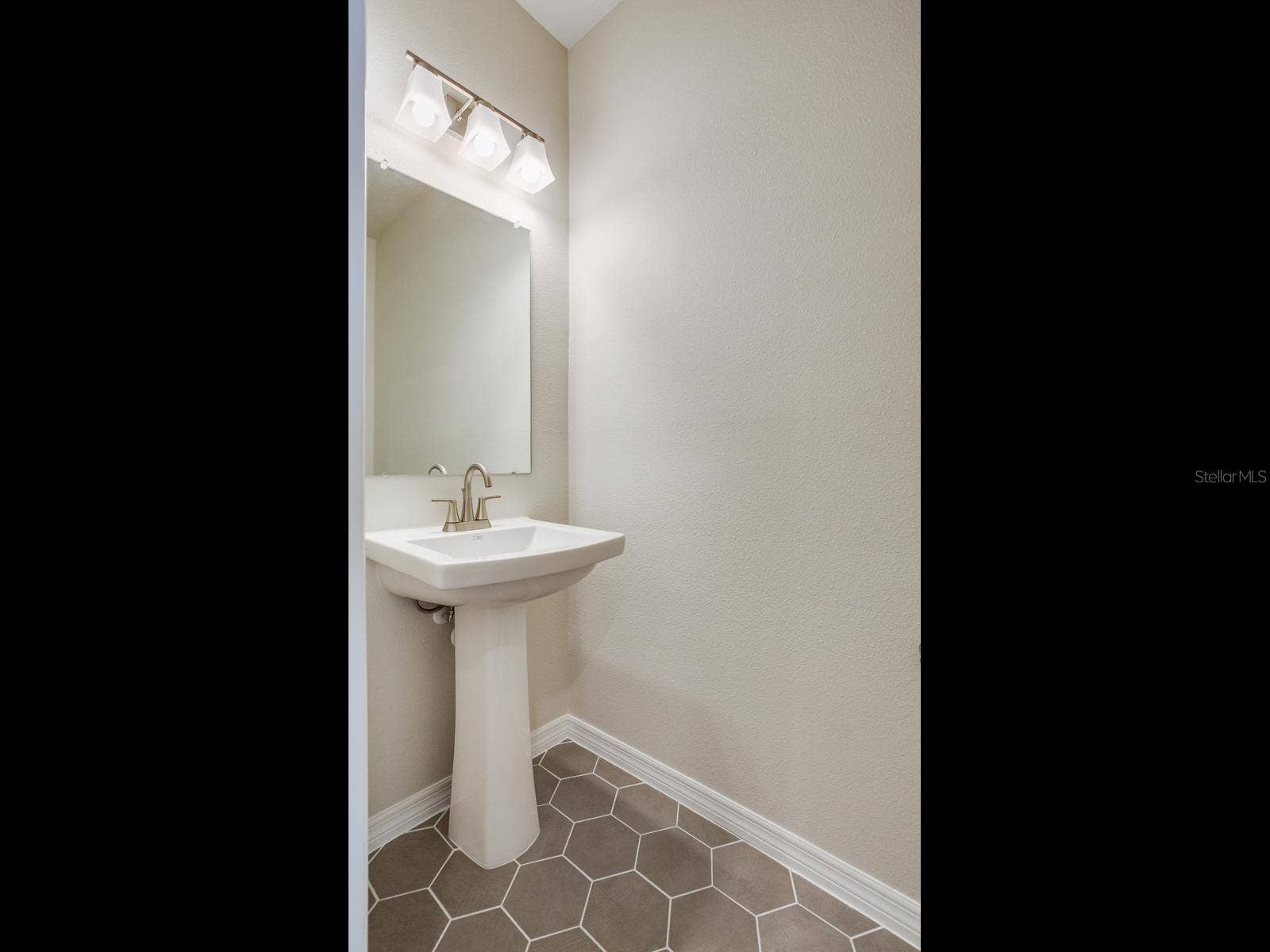31105 PENDLETON LANDING CIRCLE, Wesley Chapel, FL 33545 31105 PENDLETON LANDING CIRCLE, Wesley Chapel, FL 33545