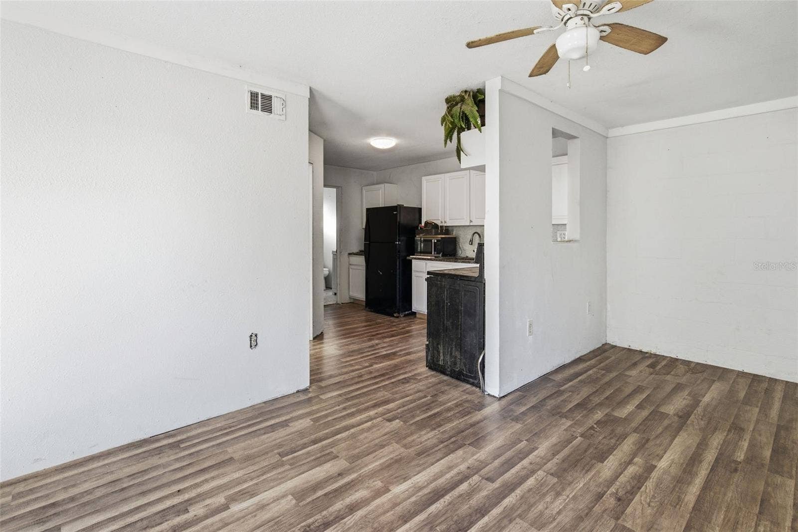 6124 NUNDY AVENUE, Gibsonton, FL 33534 Living and Dining Room