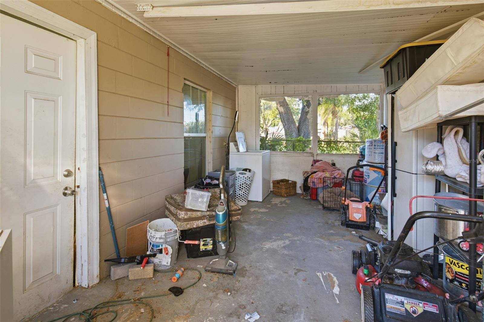 6124 NUNDY AVENUE, Gibsonton, FL 33534 Porch
