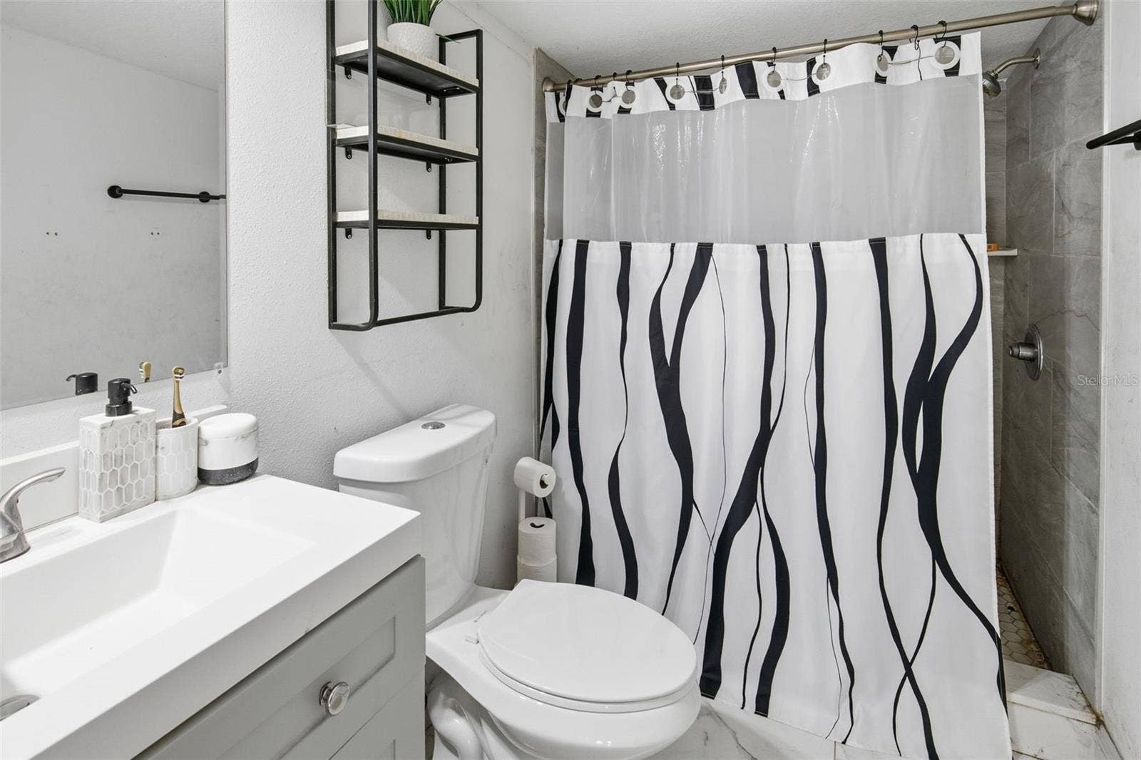 6124 NUNDY AVENUE, Gibsonton, FL 33534 Primary Bathroom
