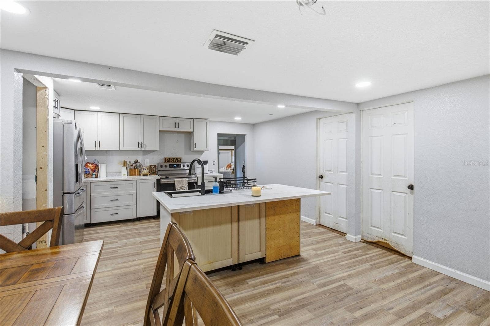 6124 NUNDY AVENUE, Gibsonton, FL 33534 Kitchen
