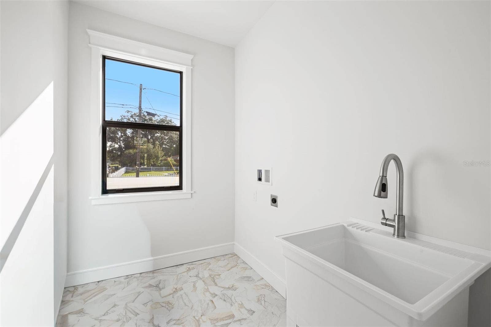 2910 N 25TH STREET, Tampa, FL 33605 Laundry room