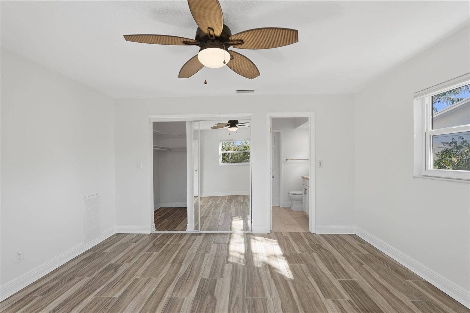 1460 69TH PLACE S, St Petersburg, FL 33705 1460 69TH PLACE S, St Petersburg, FL 33705
