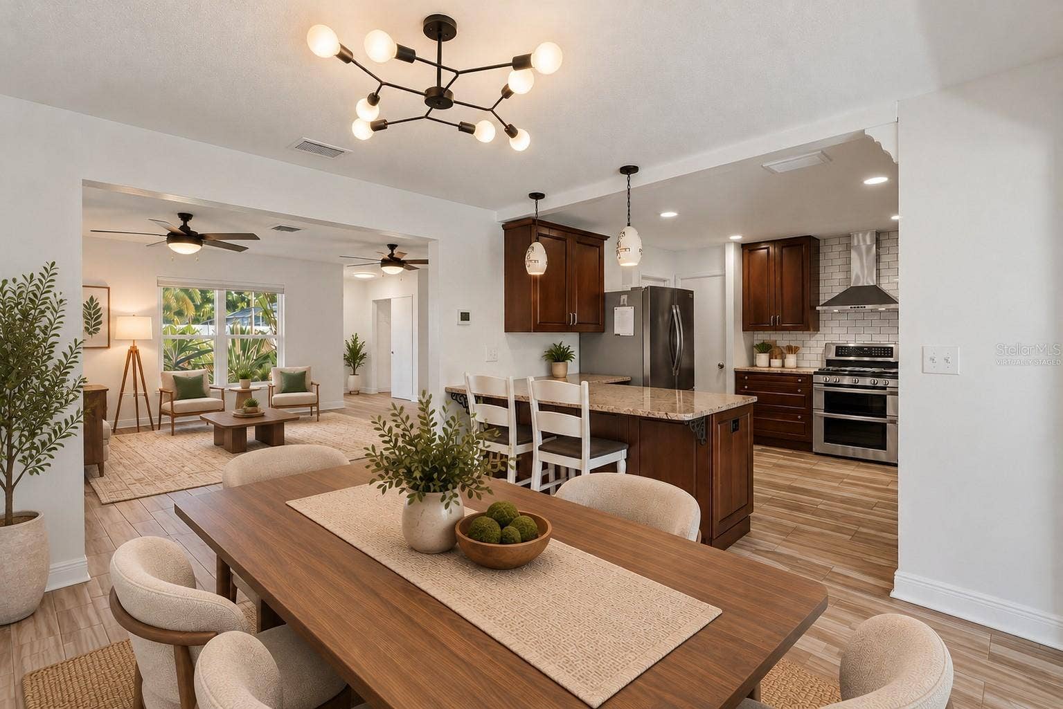 1460 69TH PLACE S, St Petersburg, FL 33705 Virtually Staged
