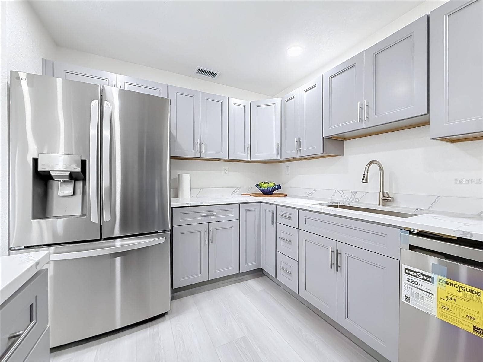 5164 JASMINE CIRCLE, St Petersburg, FL 33714 5164 JASMINE CIRCLE, St Petersburg, FL 33714