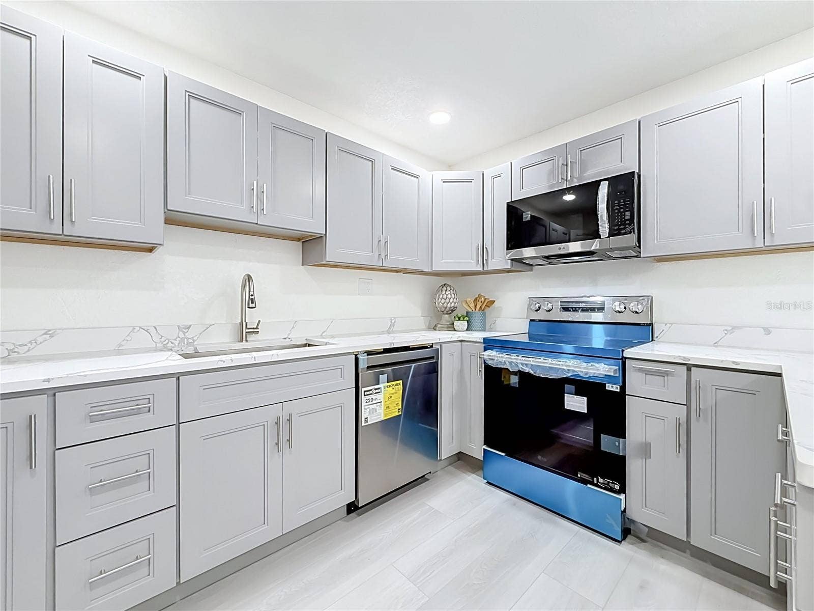 5164 JASMINE CIRCLE, St Petersburg, FL 33714 5164 JASMINE CIRCLE, St Petersburg, FL 33714