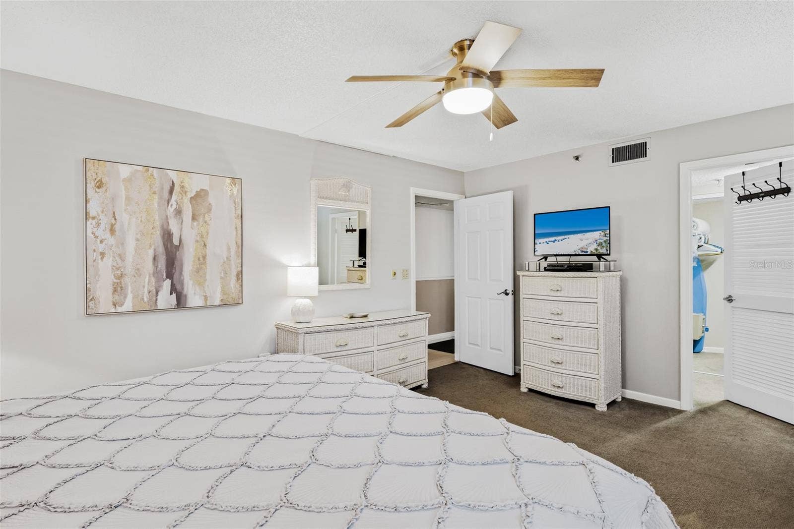 18500 GULF BOULEVARD, #404, Indian Shores, FL 33785 18500 GULF BOULEVARD, #404, Indian Shores, FL 33785
