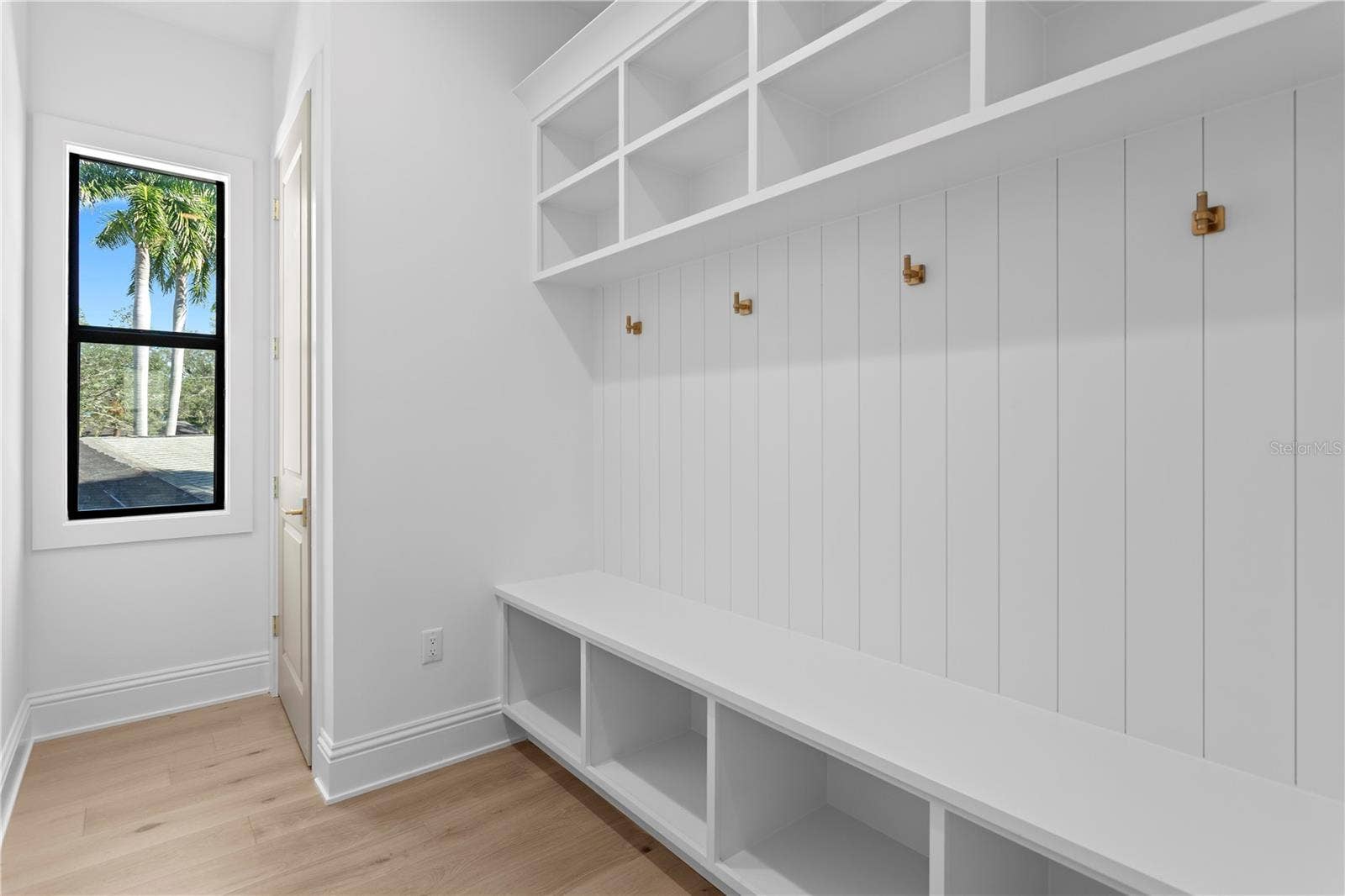 5008 W DICKENS AVENUE, Tampa, FL 33629 Mudroom with secondary stackable washer/dryer hook up