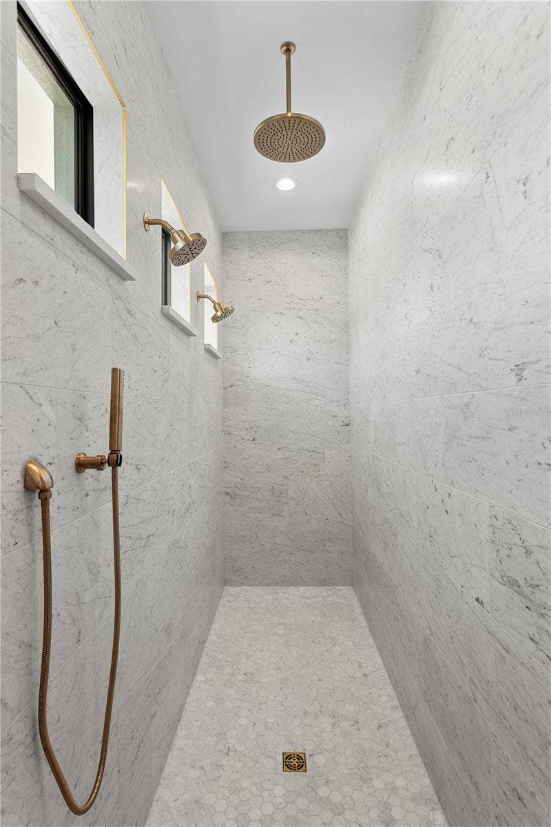 5008 W DICKENS AVENUE, Tampa, FL 33629 Primary walk in shower