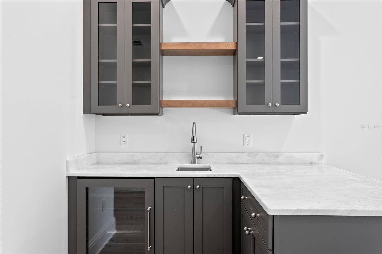 5008 W DICKENS AVENUE, Tampa, FL 33629 Bonus room with wet bar
